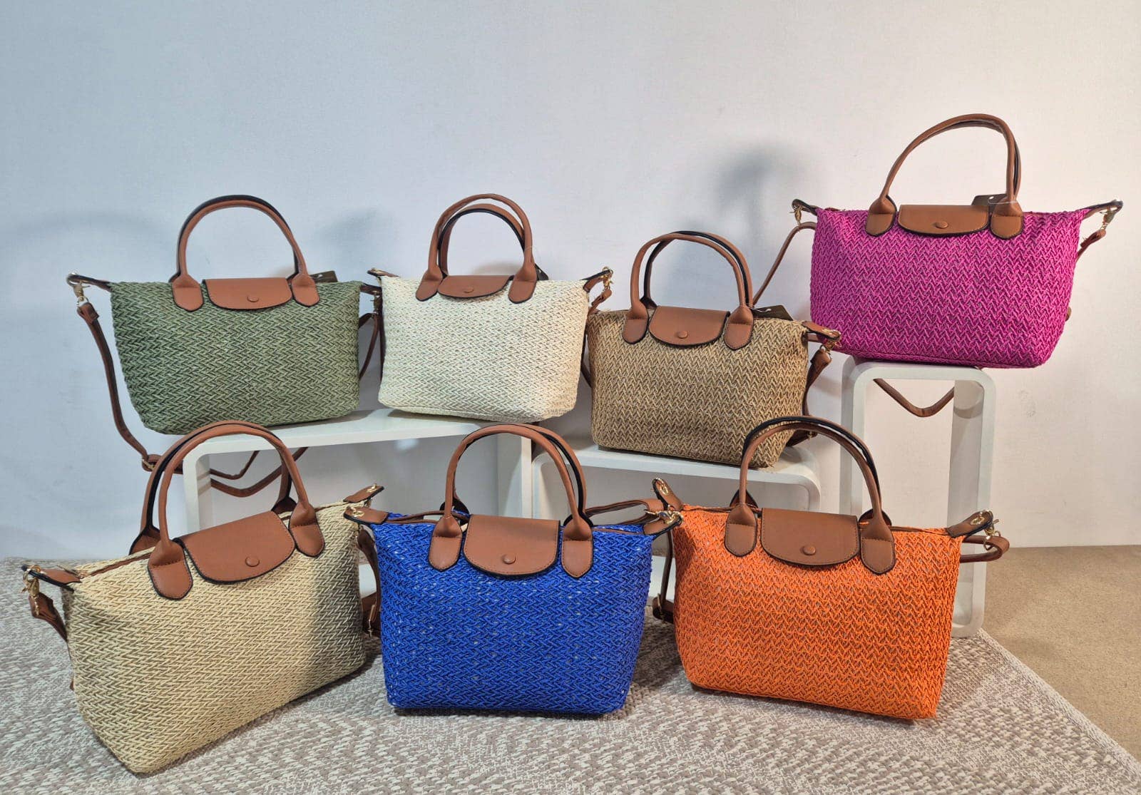 SAC À MAIN EN MATÉRIAU RAFFIA.: BEIGE